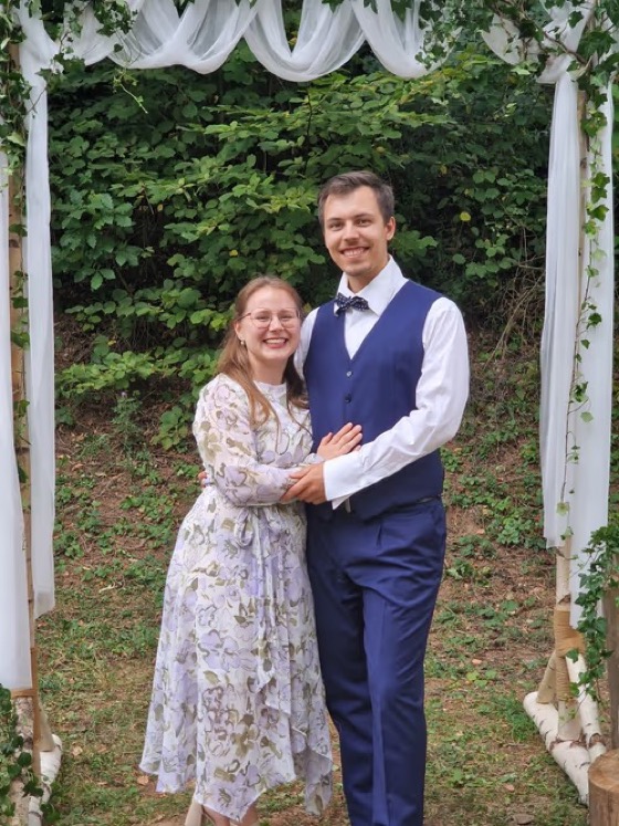The original reference photo of the couple.